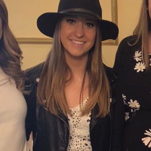 Meet your Posher, Kiley